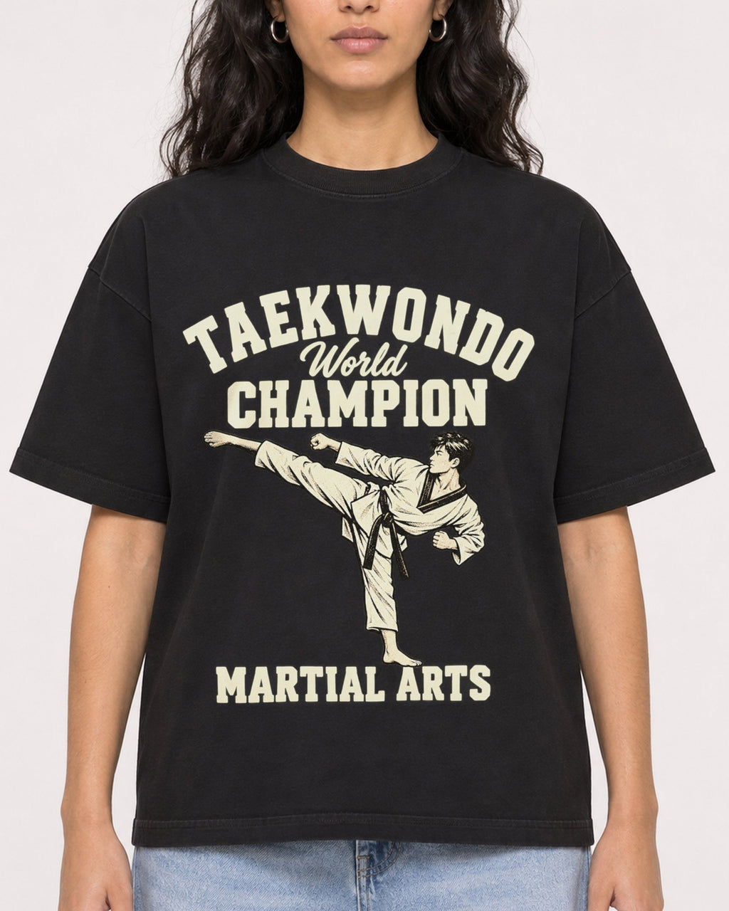 Mockup Boxy Heavyweight Tee Black female close-up 07