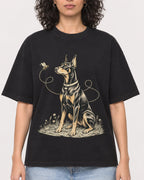 Mockup Boxy Heavyweight Tee Black female close-up 27