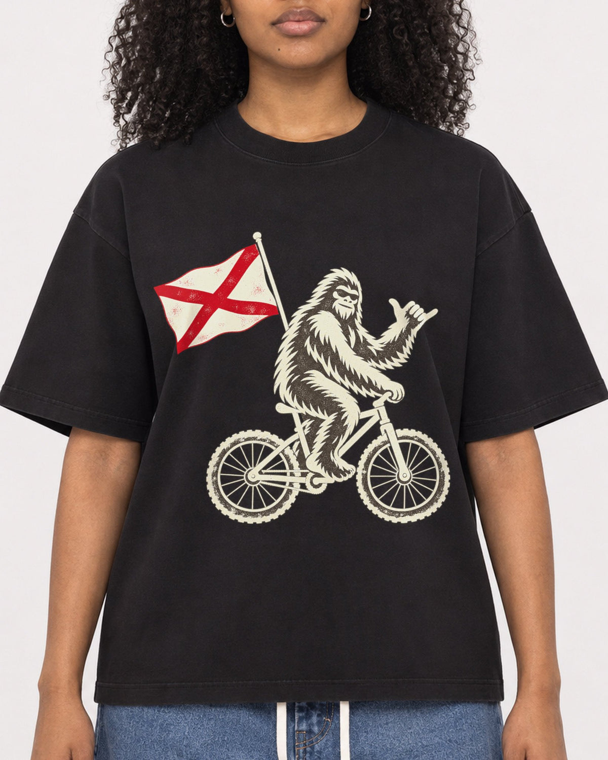 Mockup Boxy Heavyweight Tee Black female close-up 05