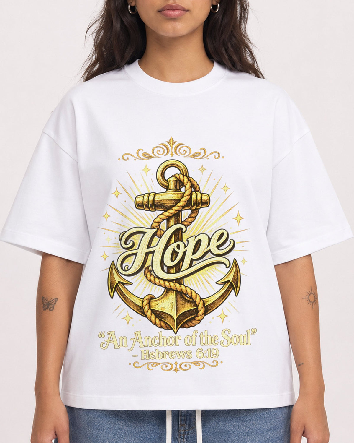 Mockup Boxy Heavyweight Tee White female close-up 06
