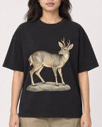 Mockup Boxy Heavyweight Tee Black female close-up 02