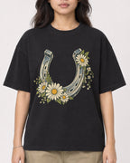 Mockup Boxy Heavyweight Tee Black female close-up 02