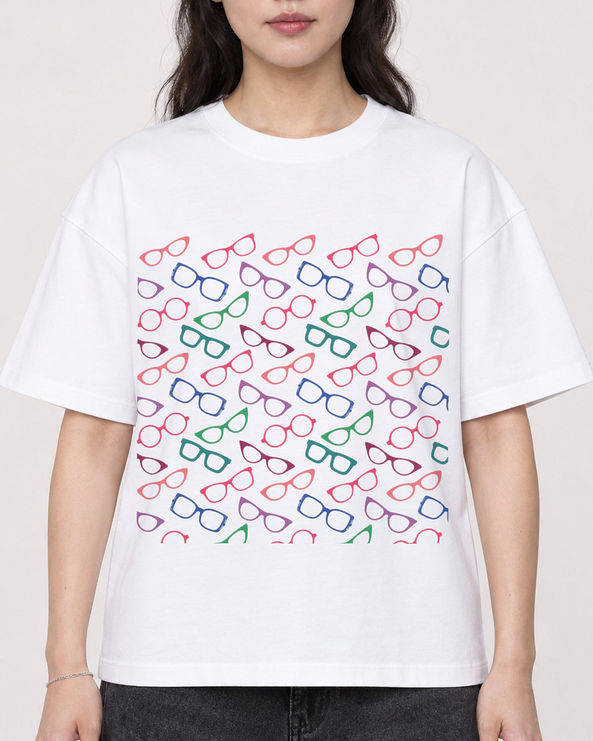Mockup Boxy Heavyweight Tee White female close-up 03