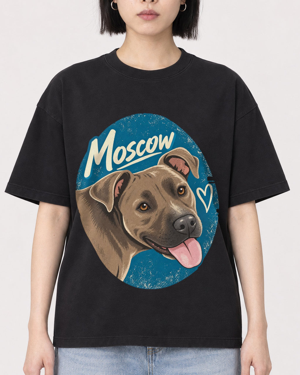 Mockup Boxy Heavyweight Tee Black female close-up 11