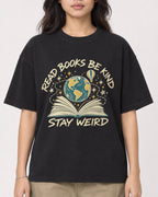 Mockup Boxy Heavyweight Tee Black female close-up 02