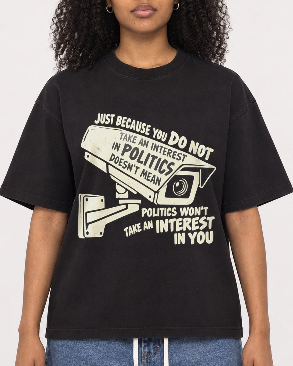 Mockup Boxy Heavyweight Tee Black female close-up 05