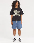Mockup Boxy Heavyweight Tee Black female full-body 05