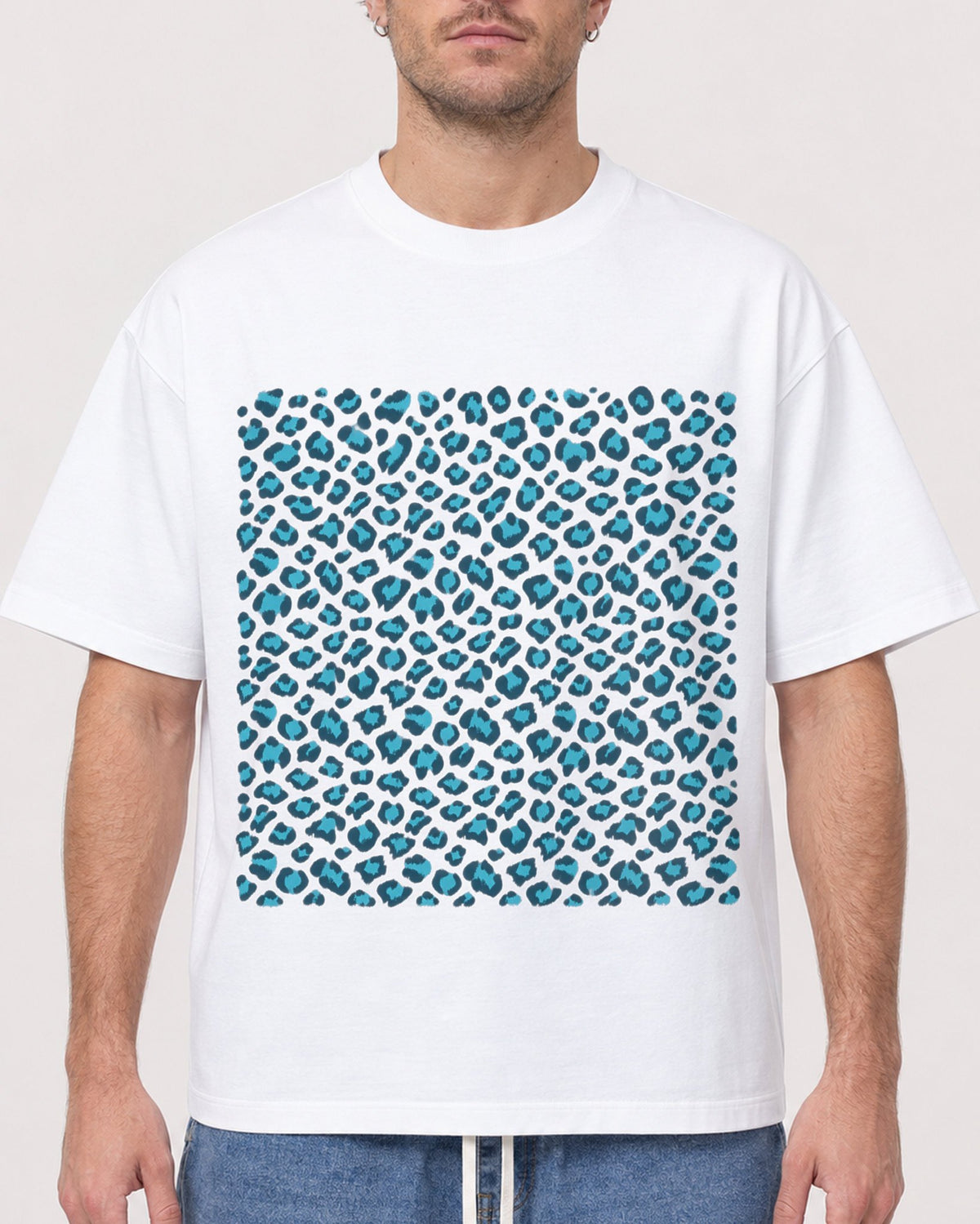 Mockup Boxy Heavyweight Tee White male close-up 08