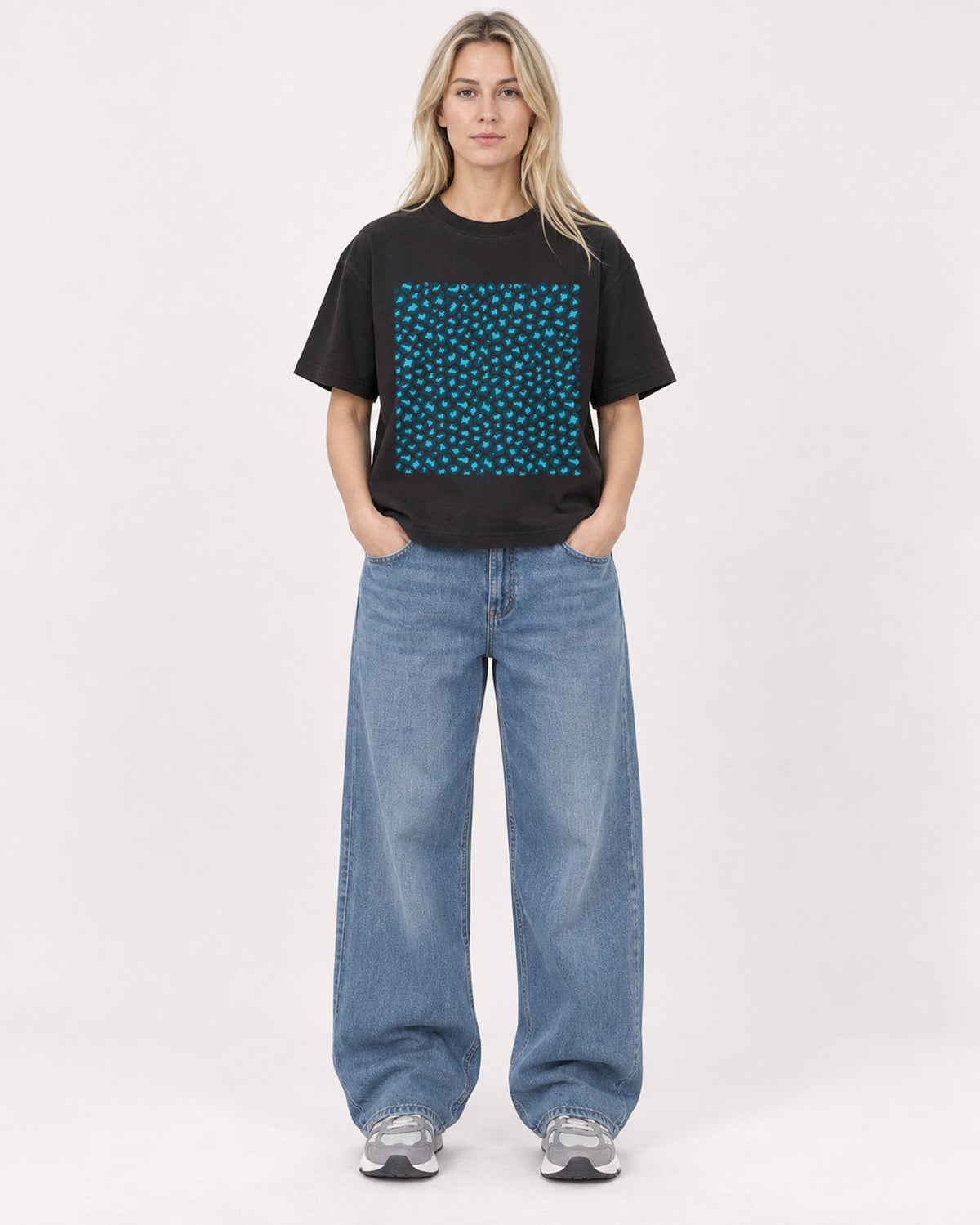 Mockup Boxy Heavyweight Tee Black female full-body 08