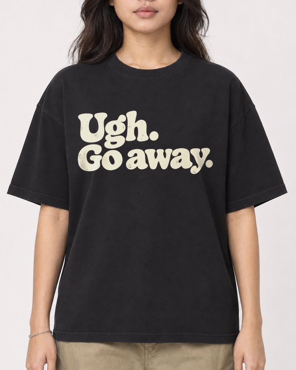 Mockup Boxy Heavyweight Tee Black female close-up 02