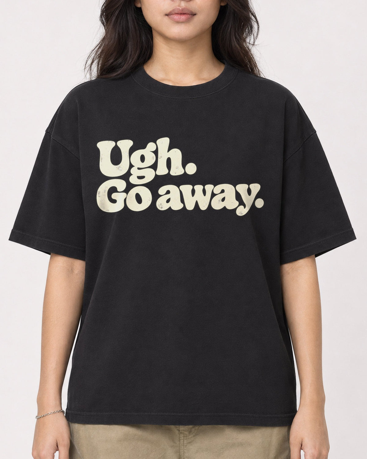 Mockup Boxy Heavyweight Tee Black female close-up 02
