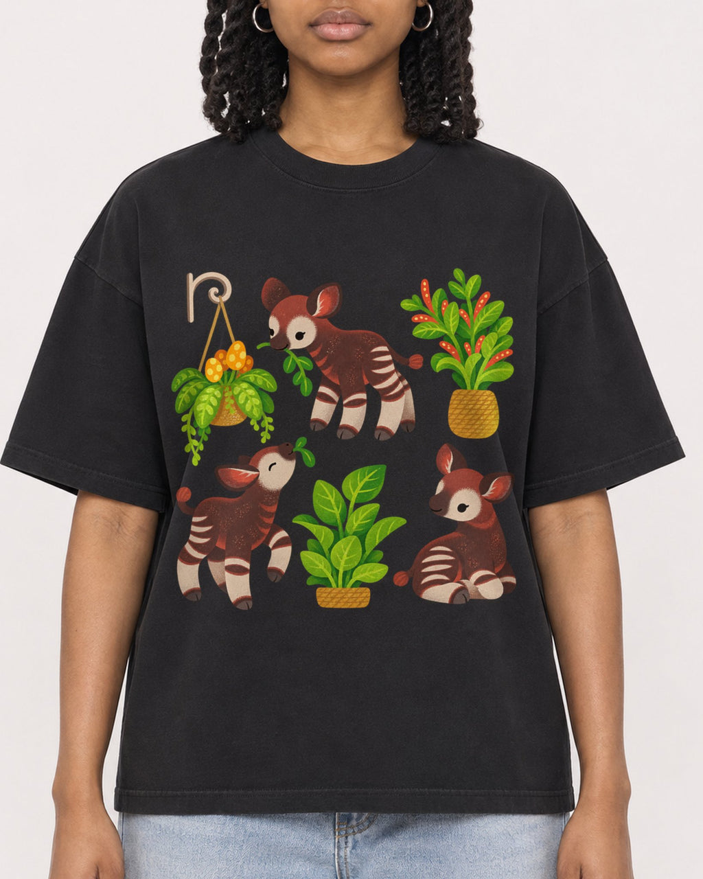 Mockup Boxy Heavyweight Tee Black female close-up 15