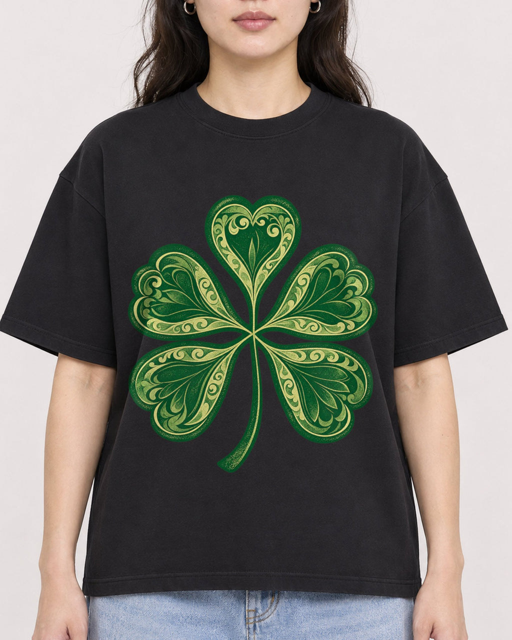 Mockup Boxy Heavyweight Tee Black female close-up 03