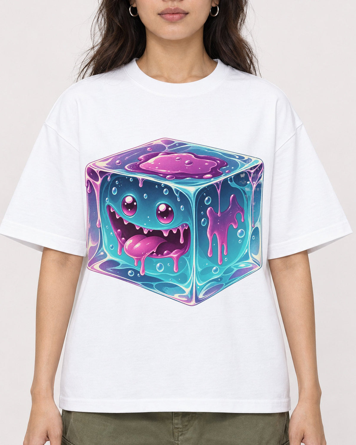Mockup Boxy Heavyweight Tee White female close-up 02