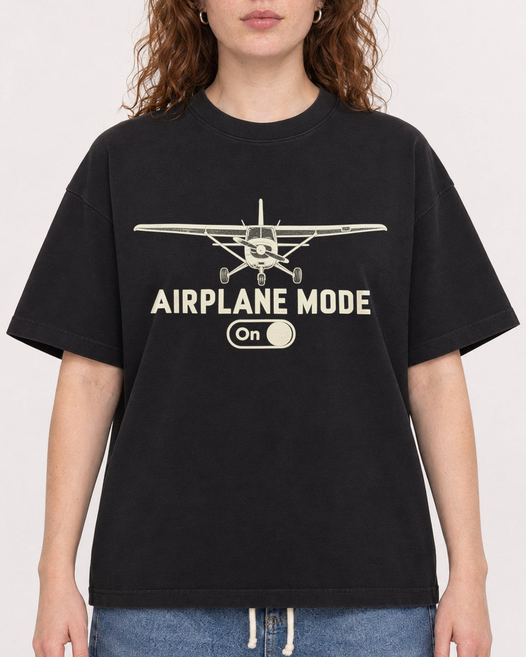Mockup Boxy Heavyweight Tee Black female close-up 09