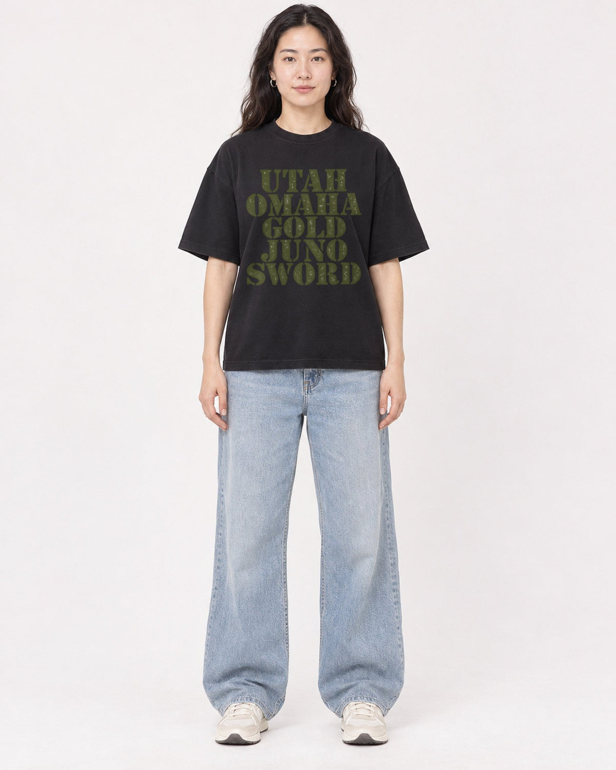 Mockup Boxy Heavyweight Tee Black female full-body 03