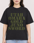 Mockup Boxy Heavyweight Tee Black female close-up 03