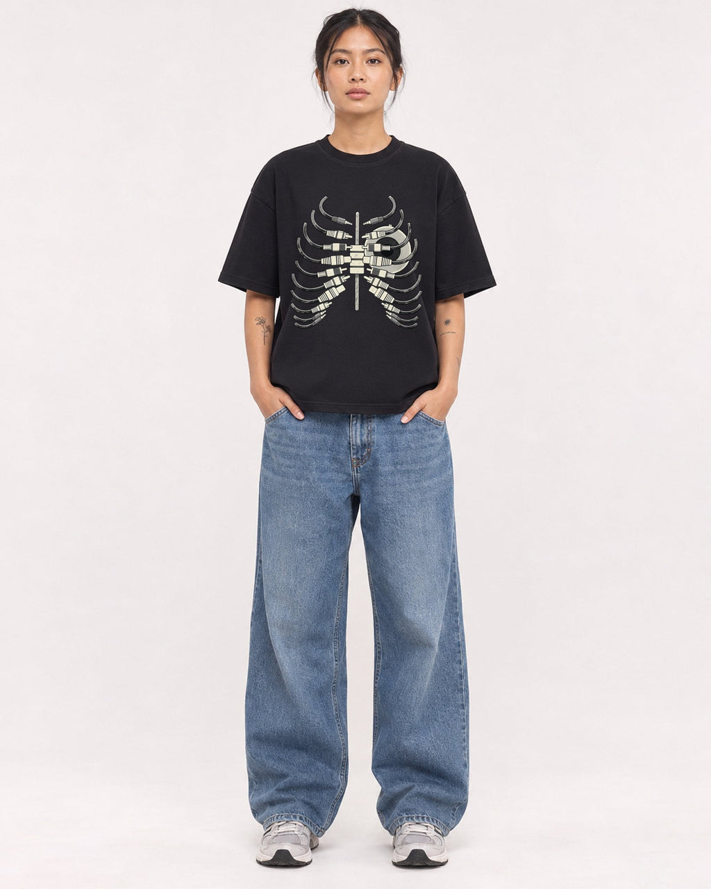 Mockup Boxy Heavyweight Tee Black female full-body 12