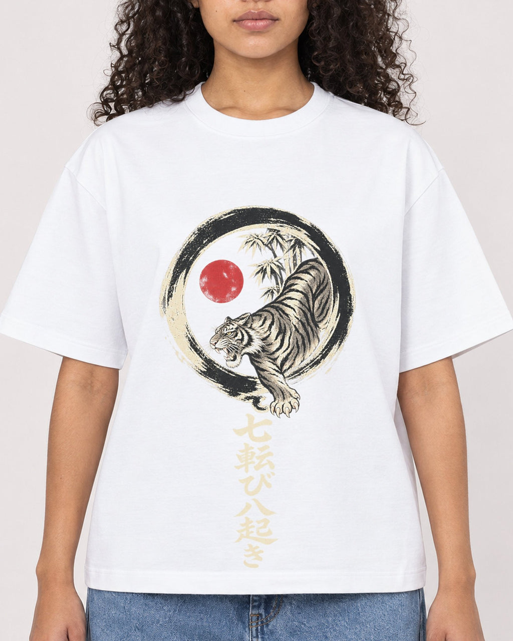 Mockup Boxy Heavyweight Tee White female close-up 10