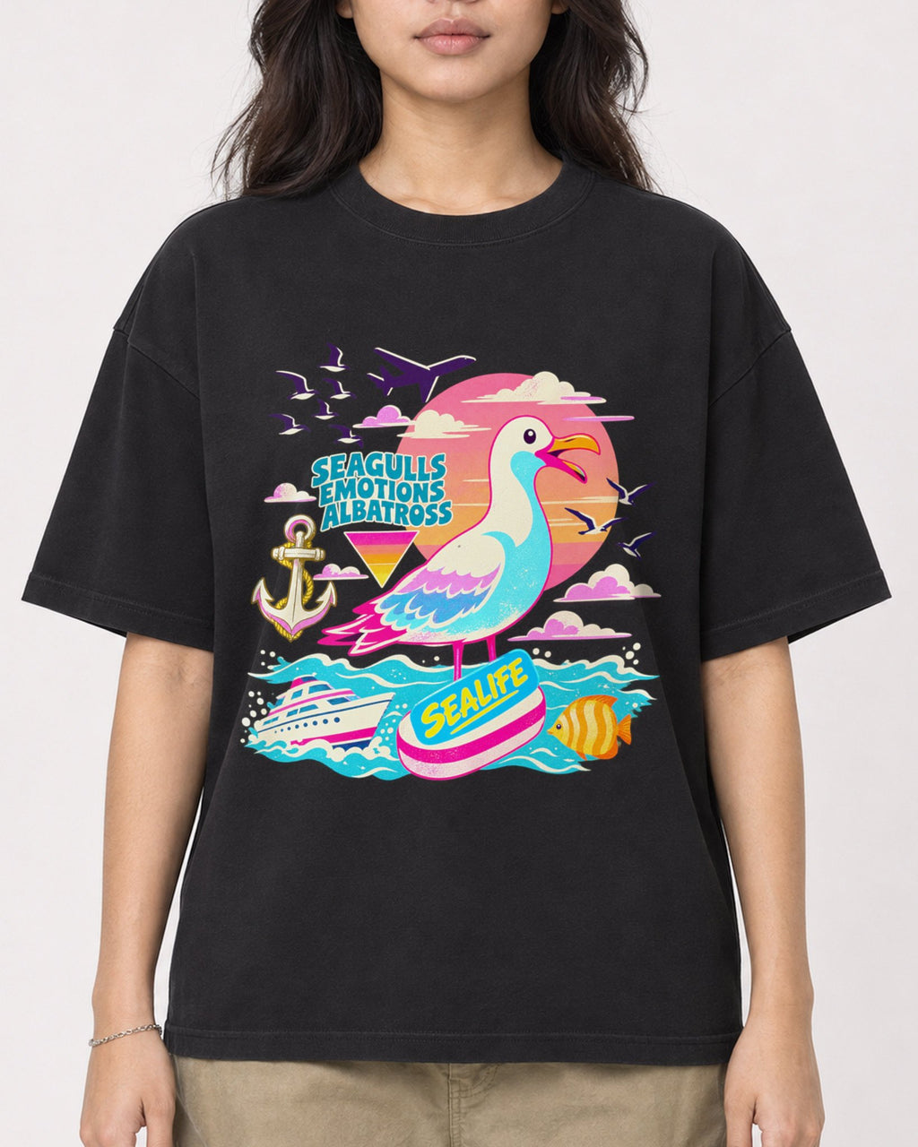Mockup Boxy Heavyweight Tee Black female close-up 02