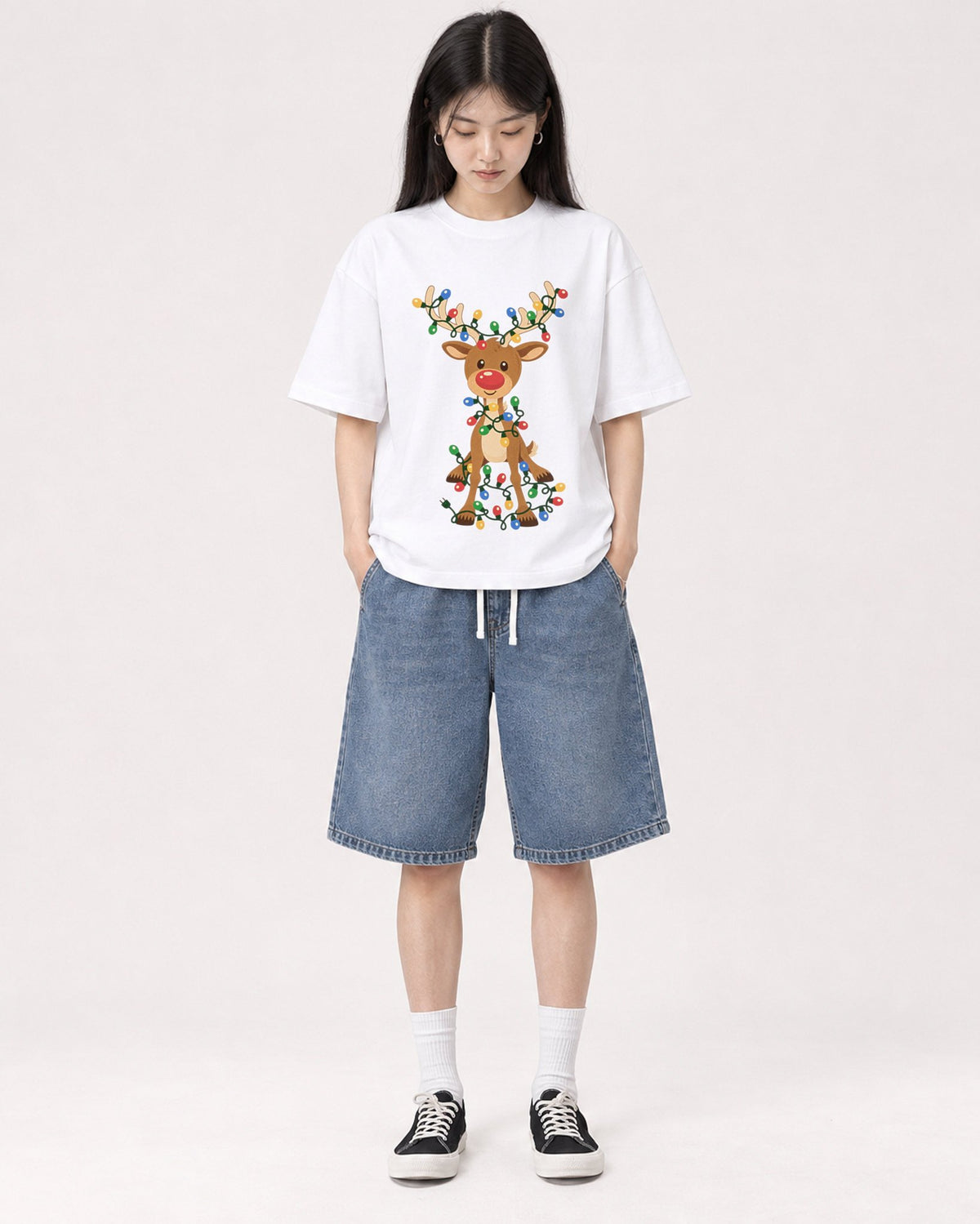 Mockup Boxy Heavyweight Tee White female full-body 01