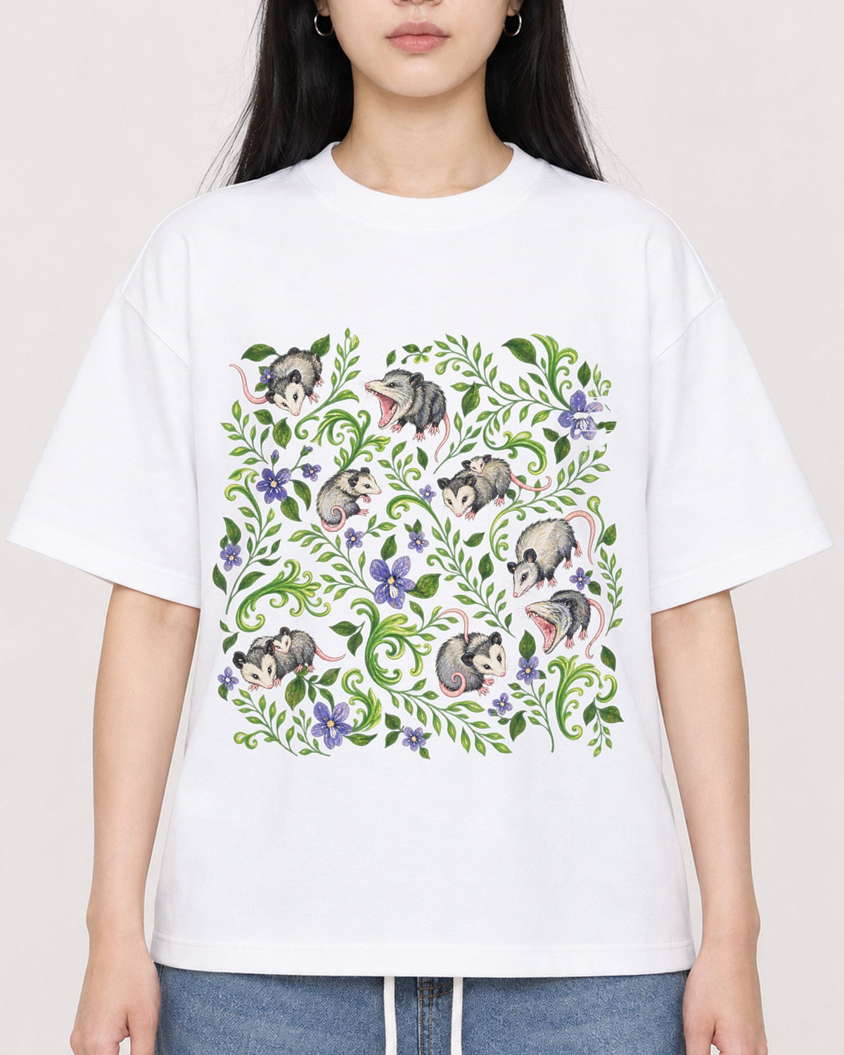 Mockup Boxy Heavyweight Tee White female close-up 01