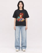 Mockup Boxy Heavyweight Tee Black female full-body 31