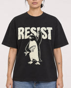 Mockup Boxy Heavyweight Tee Black female close-up 12