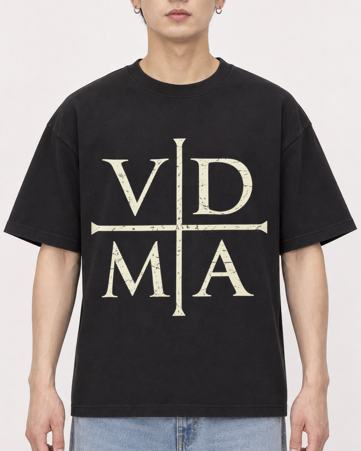 Mockup Boxy Heavyweight Tee Black male close-up 01