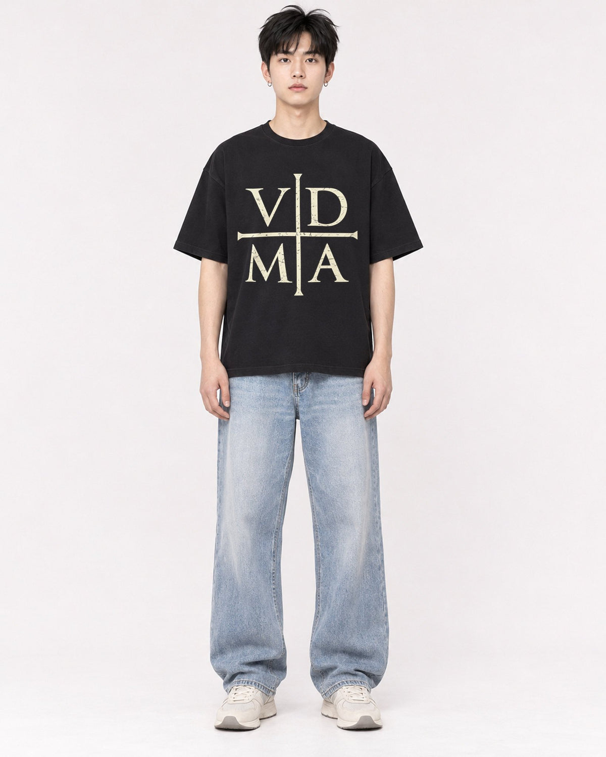 Mockup Boxy Heavyweight Tee Black male full-body 01