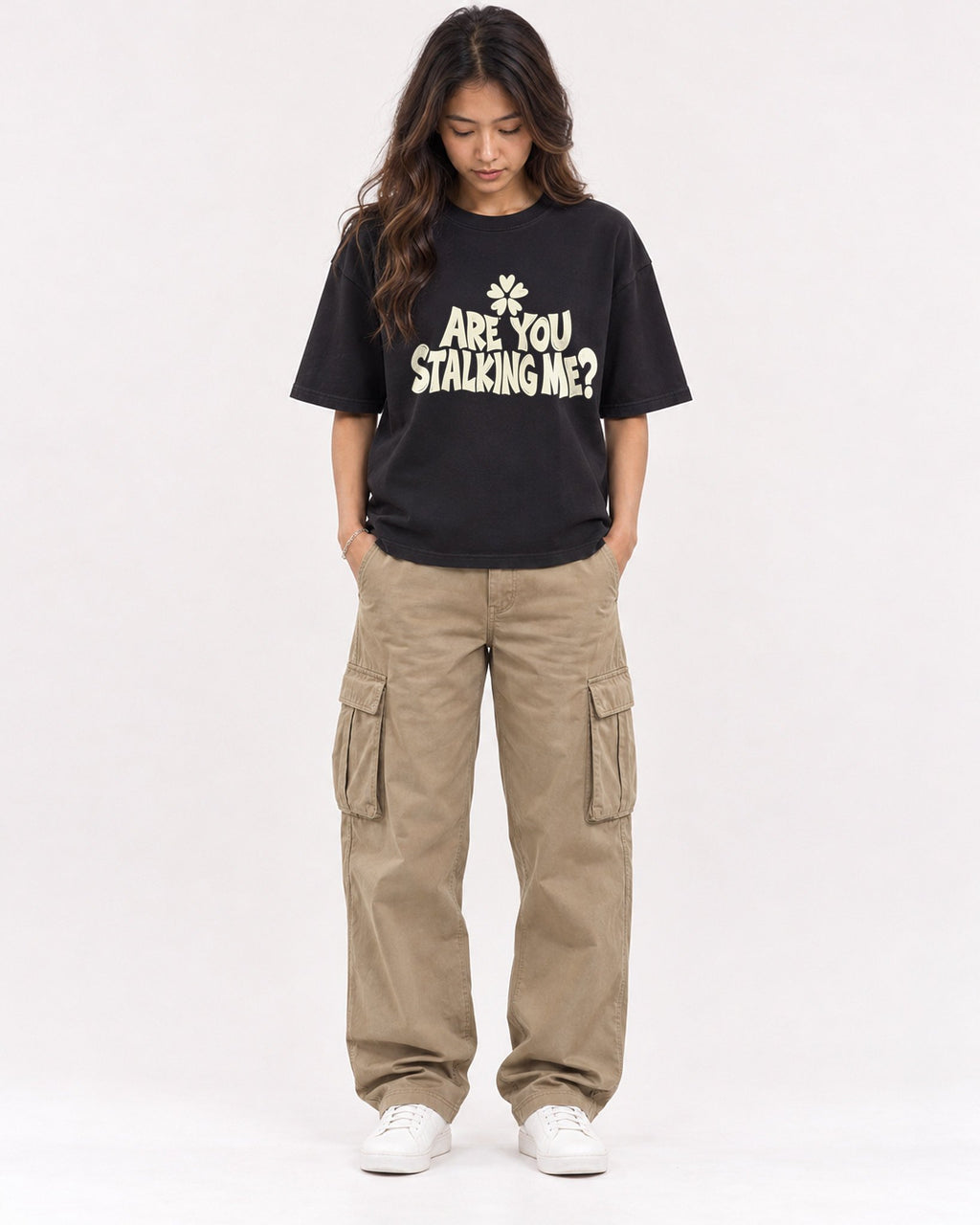 Mockup Boxy Heavyweight Tee Black female full-body 02