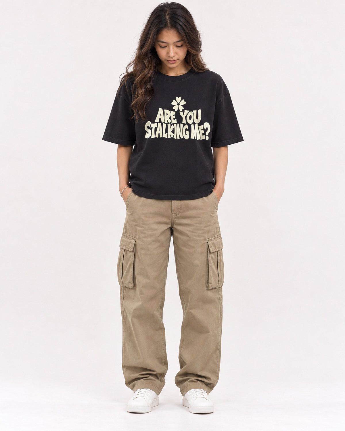 Mockup Boxy Heavyweight Tee Black female full-body 02