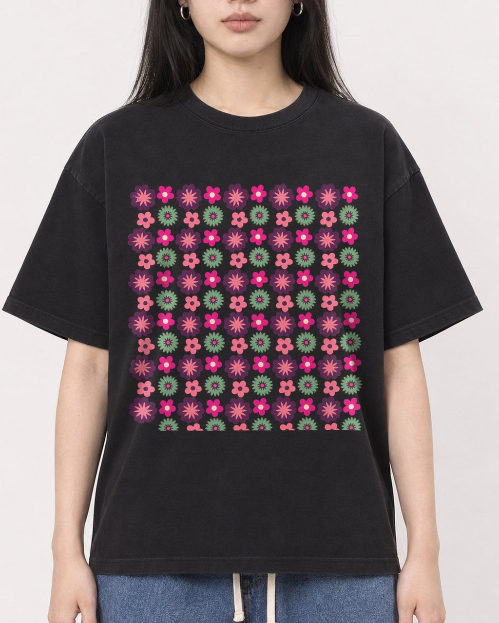 Mockup Boxy Heavyweight Tee Black female close-up 01