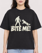 Mockup Boxy Heavyweight Tee Black female close-up 03
