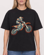 Mockup Boxy Heavyweight Tee Black female close-up 08