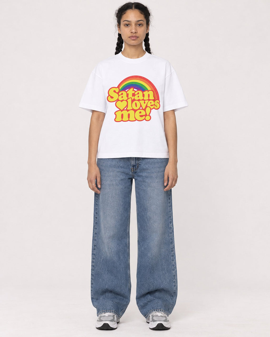 Mockup Boxy Heavyweight Tee White female full-body 50
