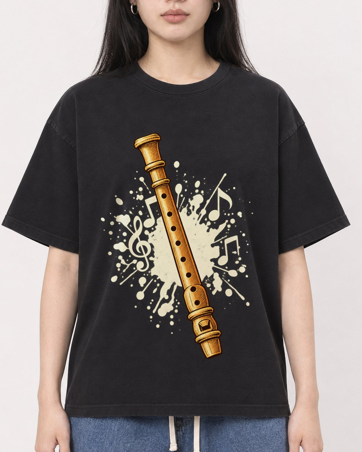 Mockup Boxy Heavyweight Tee Black female close-up 01