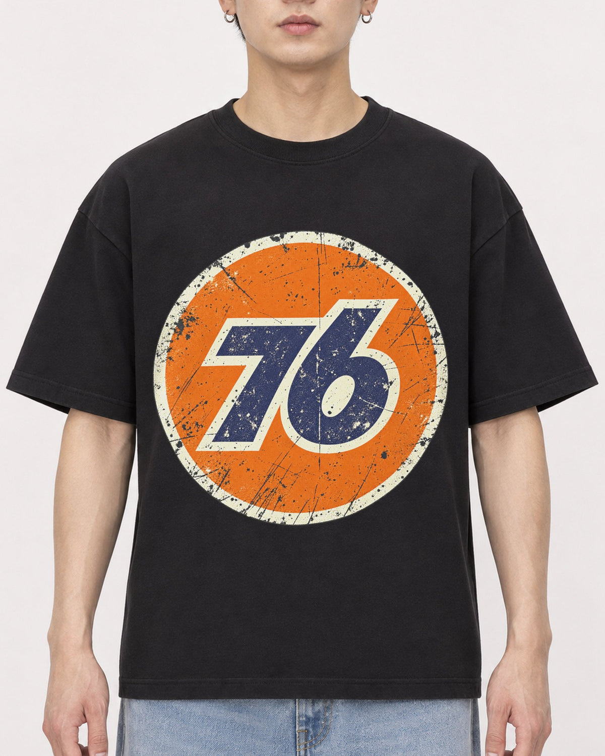 Mockup Boxy Heavyweight Tee Black male close-up 01