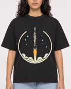Mockup Boxy Heavyweight Tee Black female close-up 07
