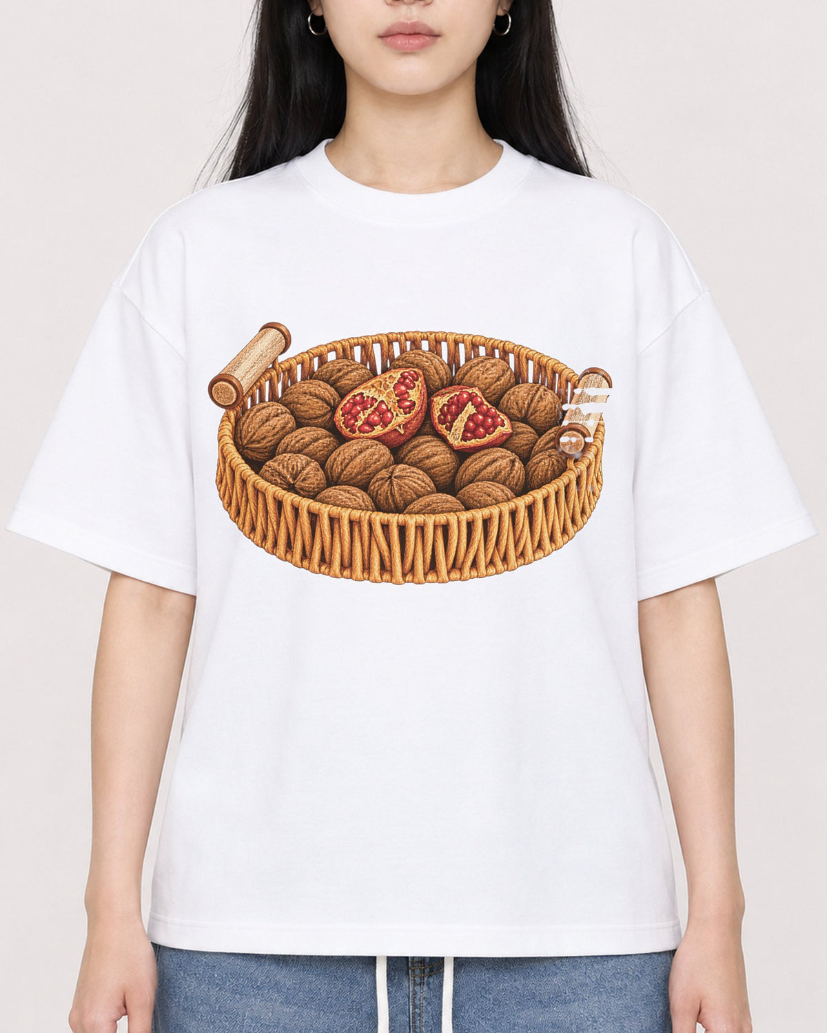 Mockup Boxy Heavyweight Tee White female close-up 01