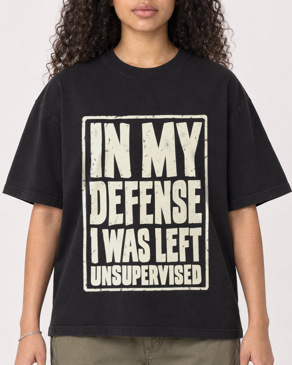 Mockup Boxy Heavyweight Tee Black female close-up 10