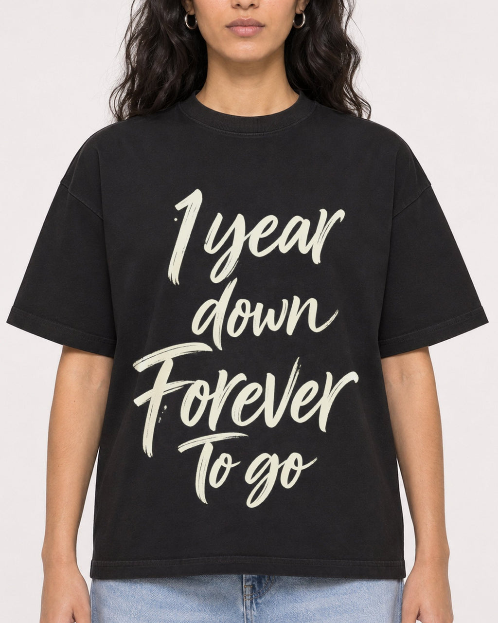 Mockup Boxy Heavyweight Tee Black female close-up 07