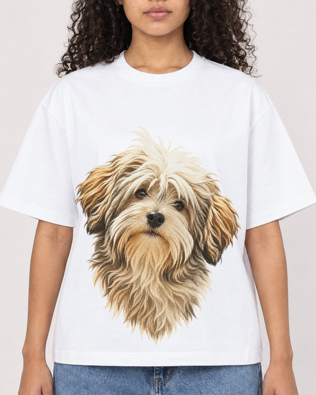 Mockup Boxy Heavyweight Tee White female close-up 10