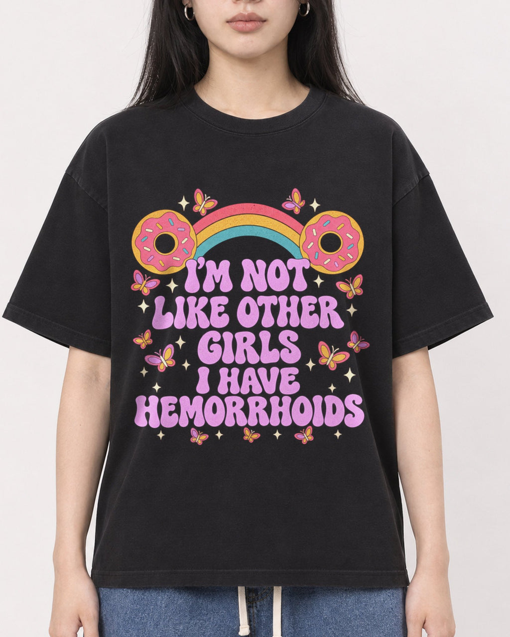 Mockup Boxy Heavyweight Tee Black female close-up 01