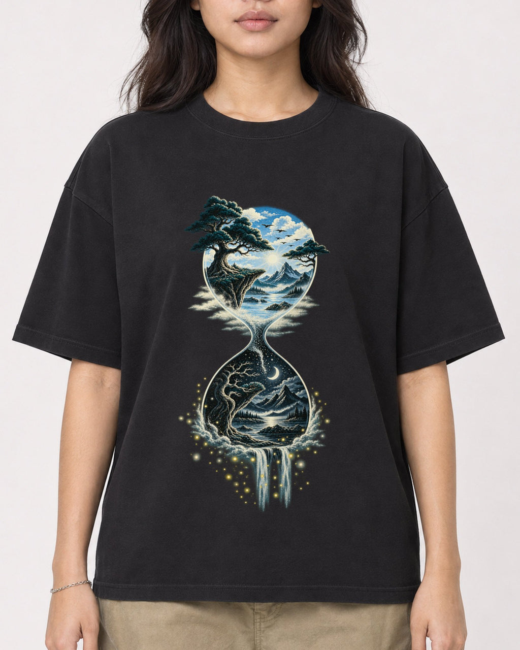 Mockup Boxy Heavyweight Tee Black female close-up 02