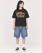 Mockup Boxy Heavyweight Tee Black female full-body 13
