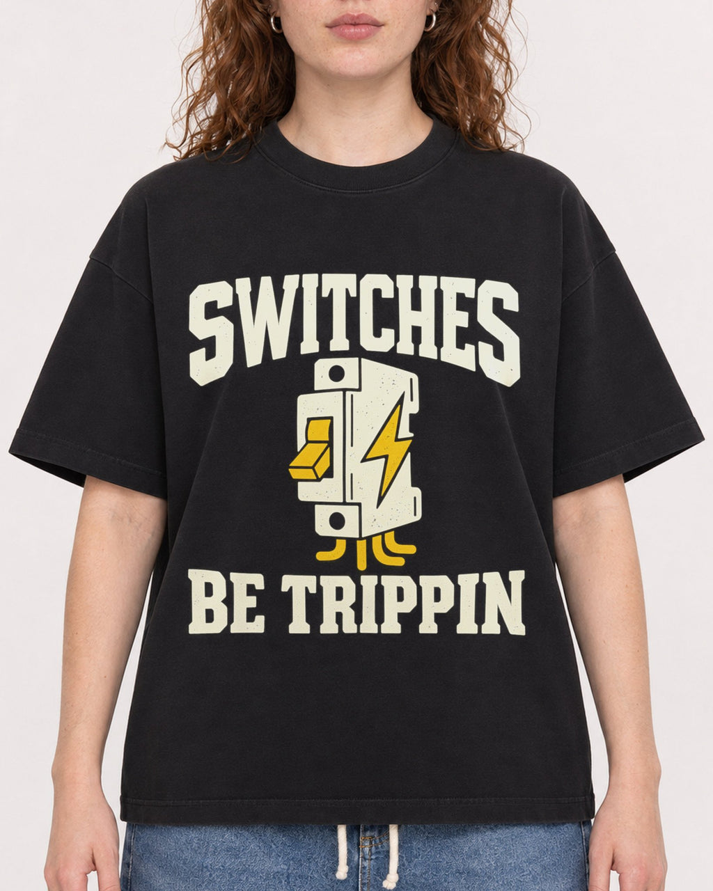 Mockup Boxy Heavyweight Tee Black female close-up 09