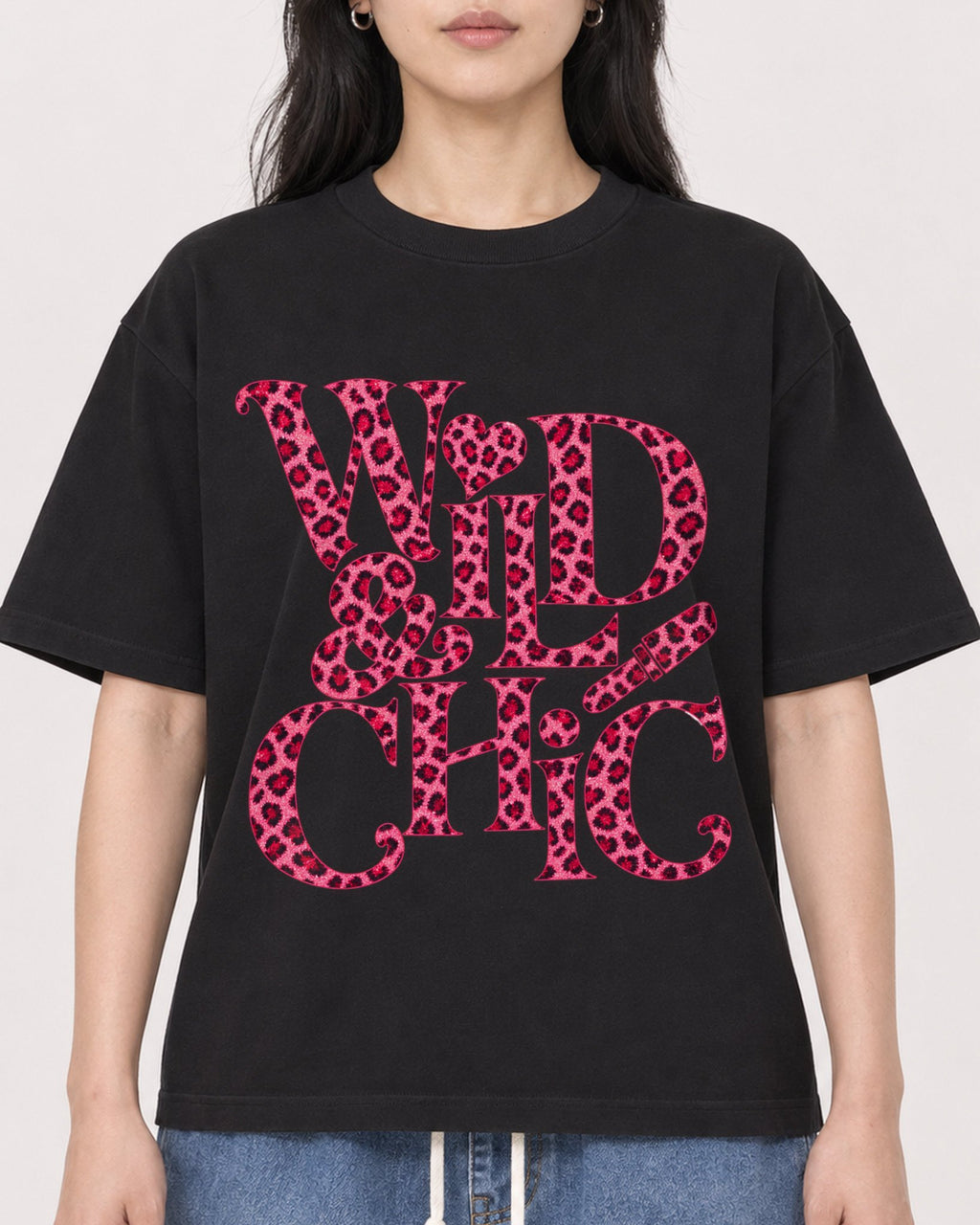Mockup Boxy Heavyweight Tee Black female close-up 13