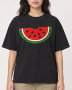 Mockup Boxy Heavyweight Tee Black female close-up 02