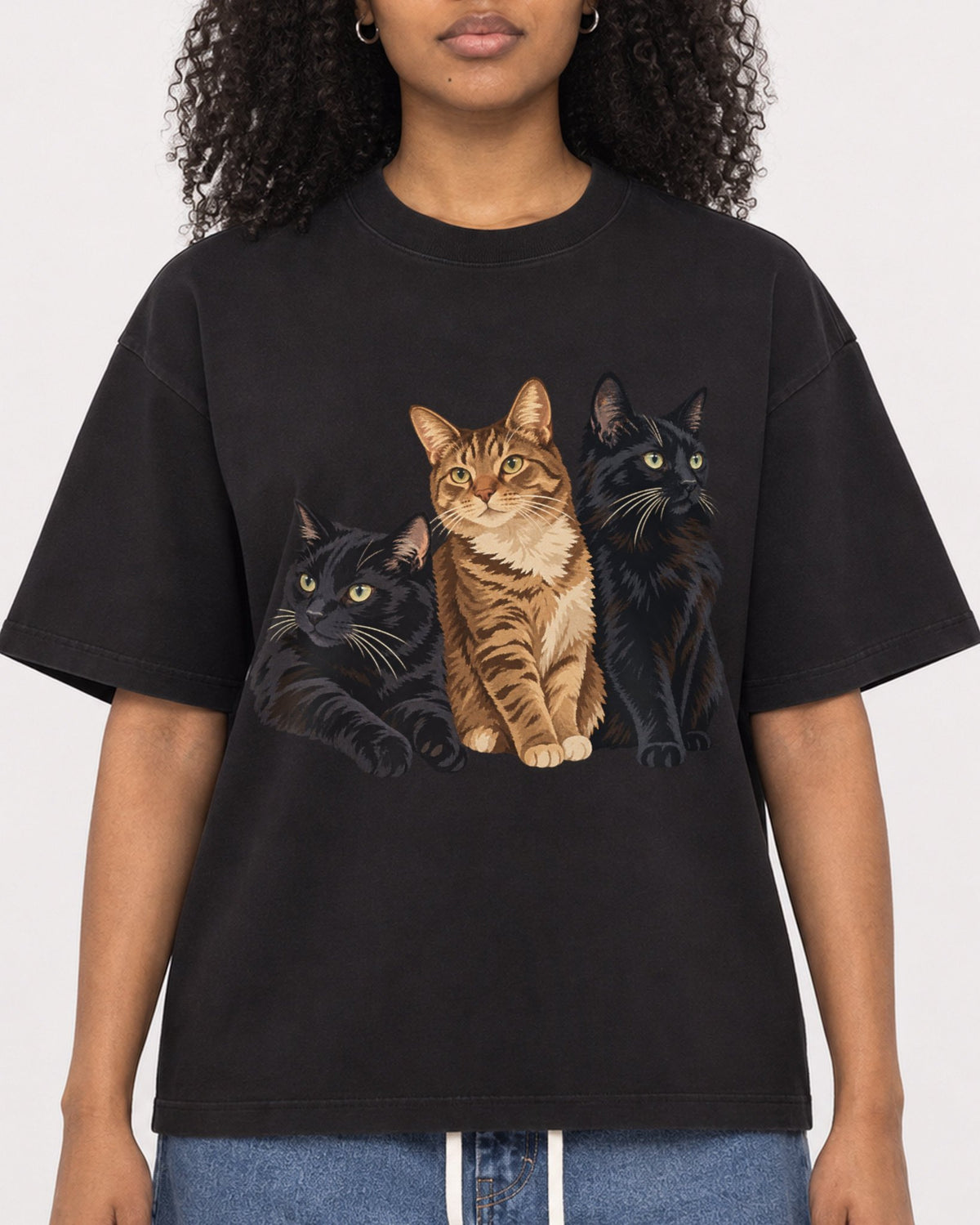 Mockup Boxy Heavyweight Tee Black female close-up 05